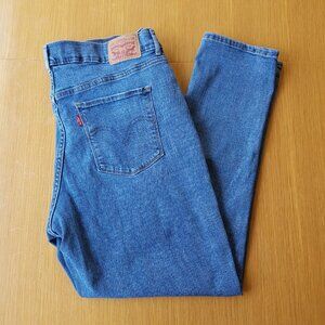 Levi's Classic Crop Size 14 Waist 32 Stretchy Blue Jeans